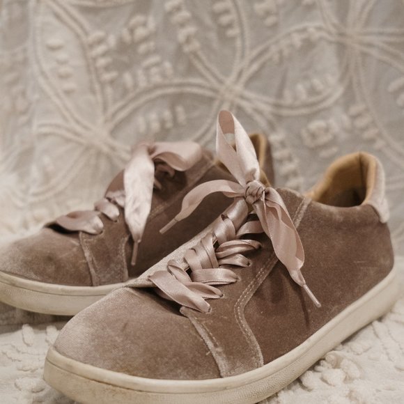 Sam Edelman Mauve Pink Velvet Sneakers - Picture 2 of 4